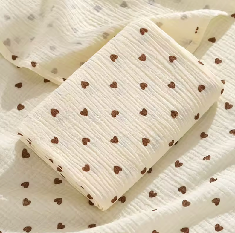 Couverture bébé gaze de coton – cœurs marron – 95 × 95 cm – Shibi